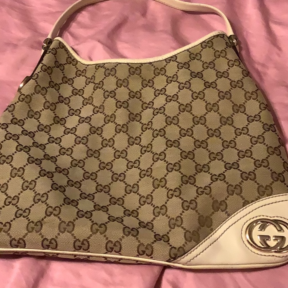 Gucci vintage shoulder bag.